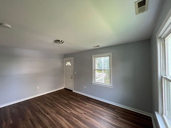3rd image of 1100 Goddin St