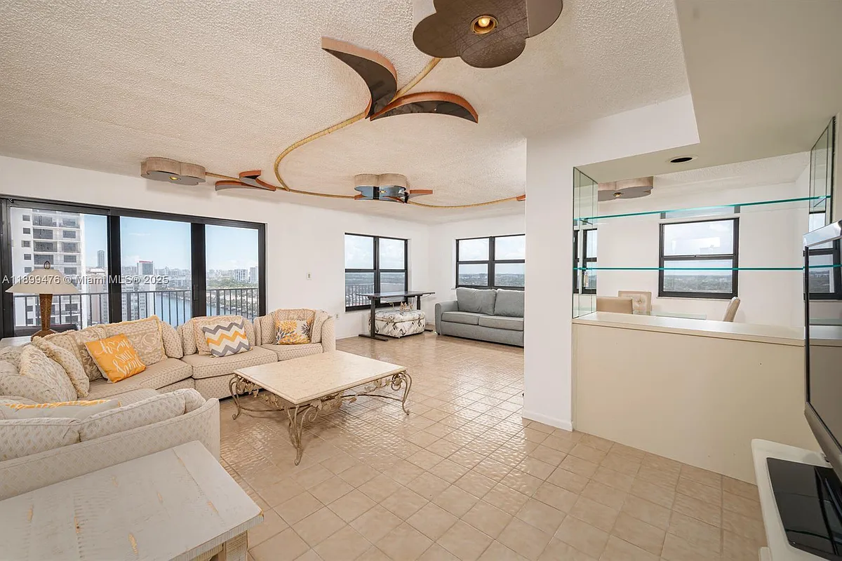 Building Photo - 1201 S Ocean Dr #1911N