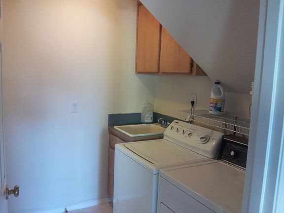 3rd image of 3042 NE 1st Ct