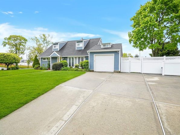 3166 Kenwood Lane, Levittown, NY 11756