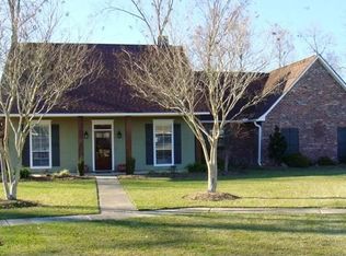 9930 W Summerfield Dr, Denham Springs, LA 70726