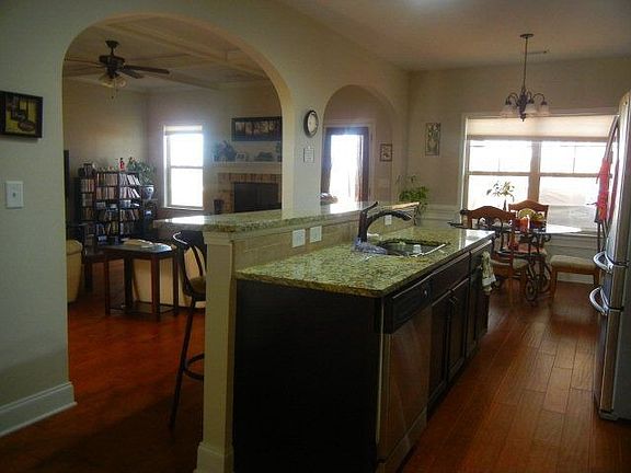 2nd image of 3845 Berkshire Way