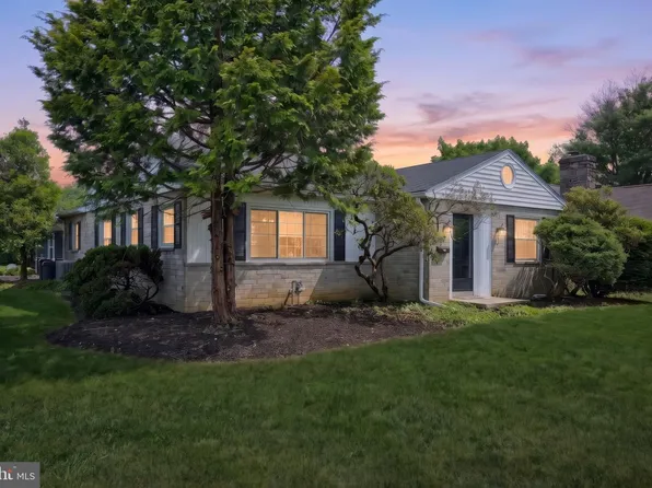 241 Clearview Rd, Hanover, PA 17331