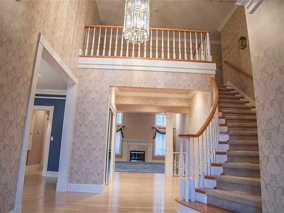 4th image of 1933 E Manor Dr