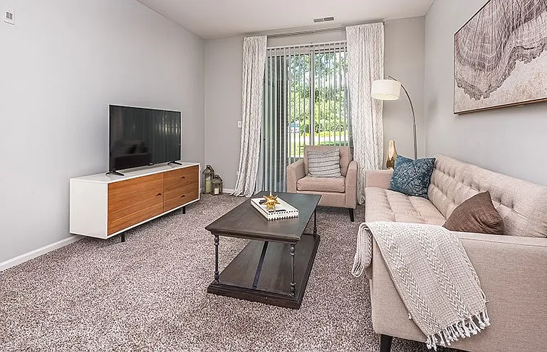 Woodlake Apartments — Photo 5