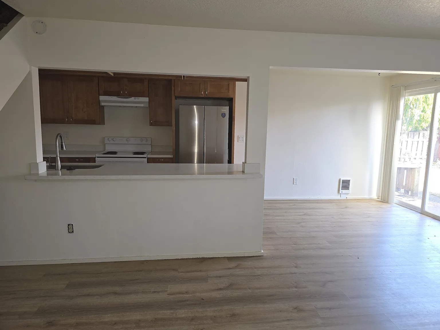 2 bed, 1050 sqft, $1,650 — Photo 3