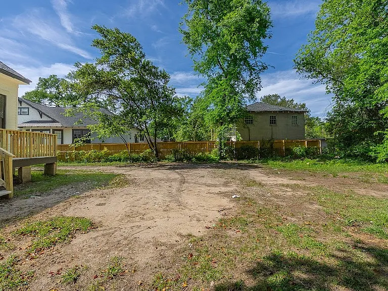 2807 Beacon Ave — Photo 25