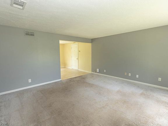 4th image of 9882 Crestwood Dr