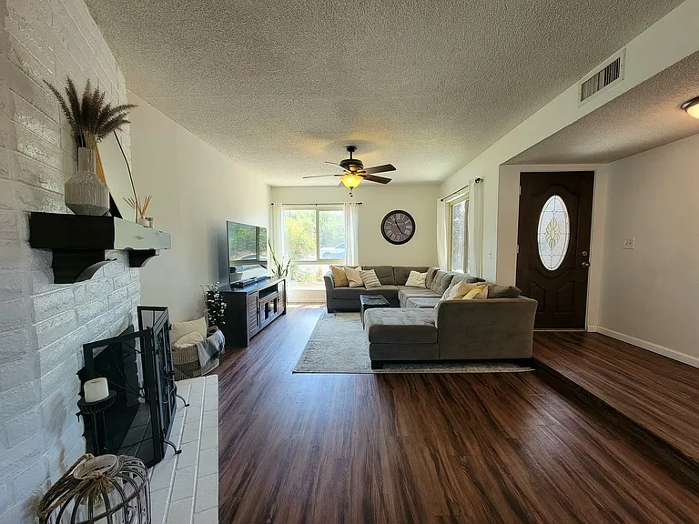 7620 Lone Star St — Photo 9