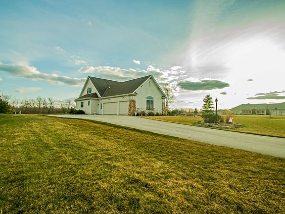 3rd image of 37443 Stillwater Dr