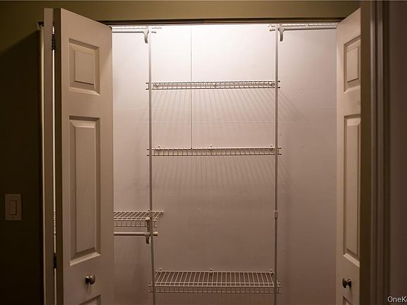 3rd image of 3 Briarcliff Dr S APT 36