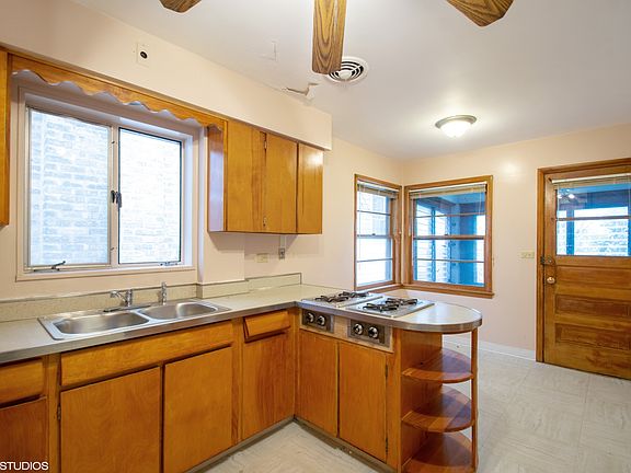 4th image of 6925 W Shakespeare Ave