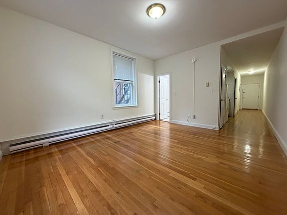 3rd image of 529 Beacon St APT 10