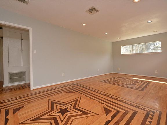 4th image of 1527 Forest Hill Blvd