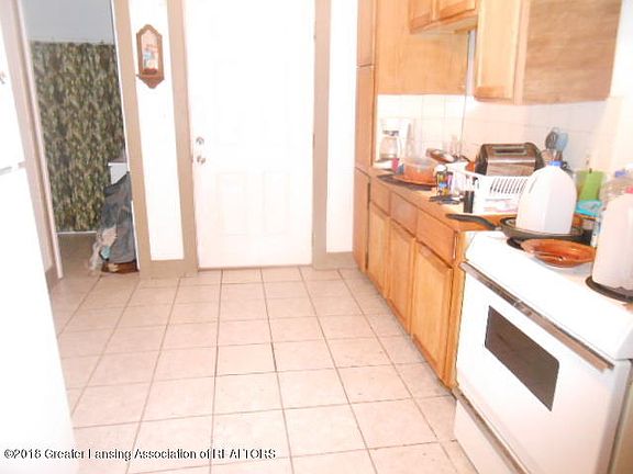 3rd image of 223 S Hosmer St