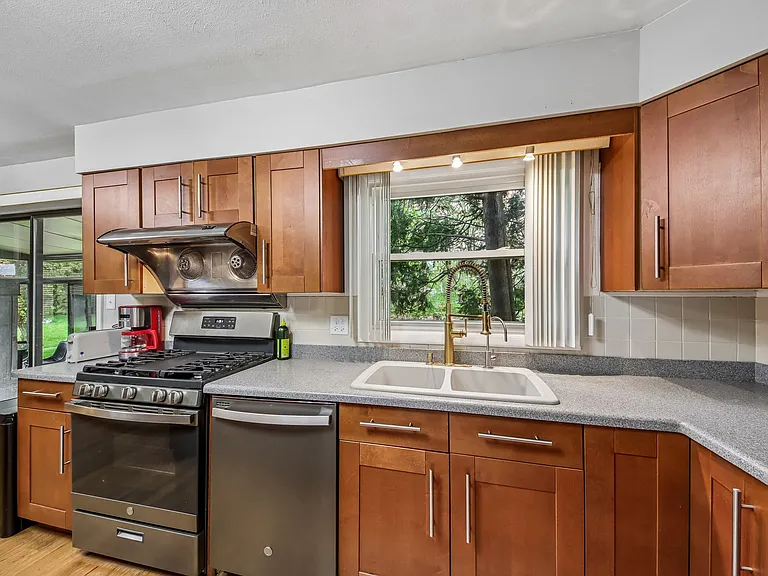 1111 Sara Ln — Photo 15