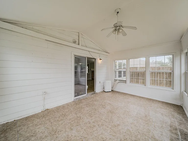 812 Sussex Dr — Photo 16