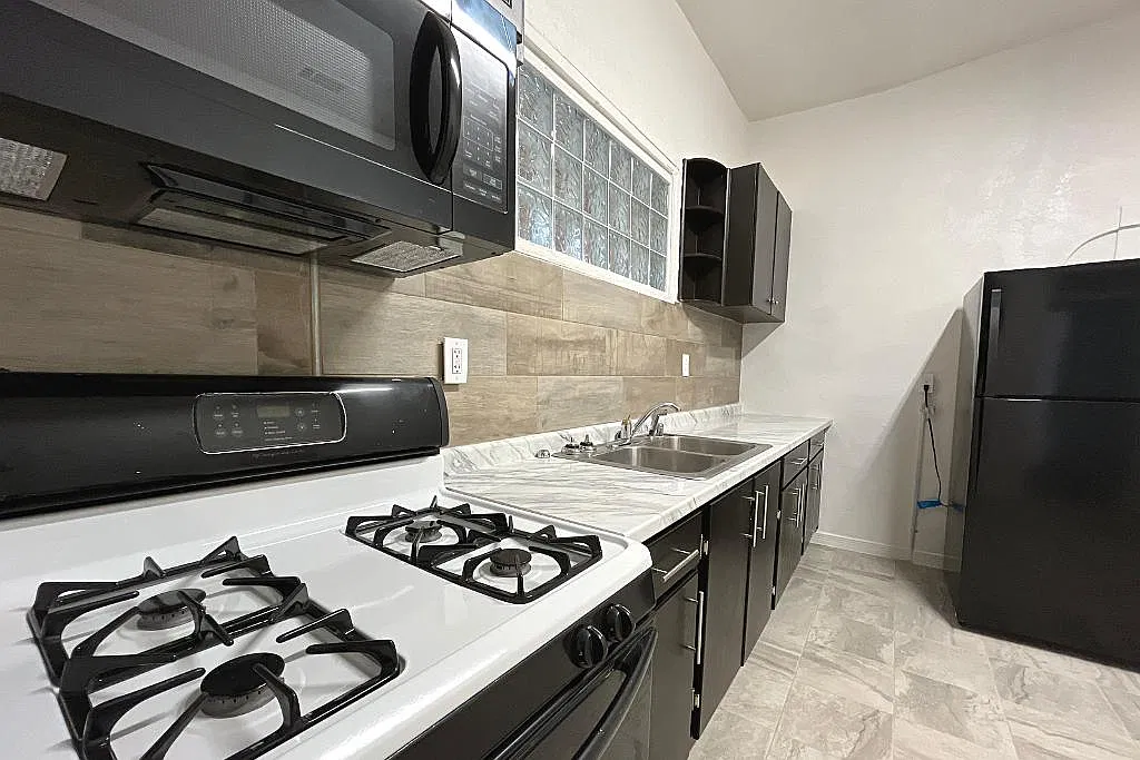 3 bed, 1040 sqft, $1,150 — Photo 1