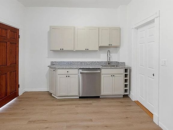 3rd image of 868 Huntington Ave #1