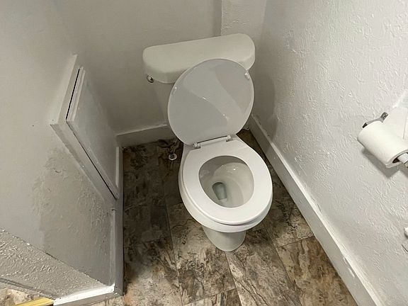 4th image of 1055 Tonawanda Ave #2