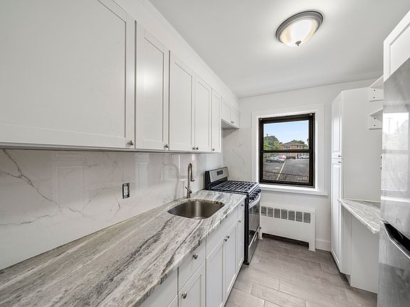 4th image of 2335 Hudson Ter APT A7