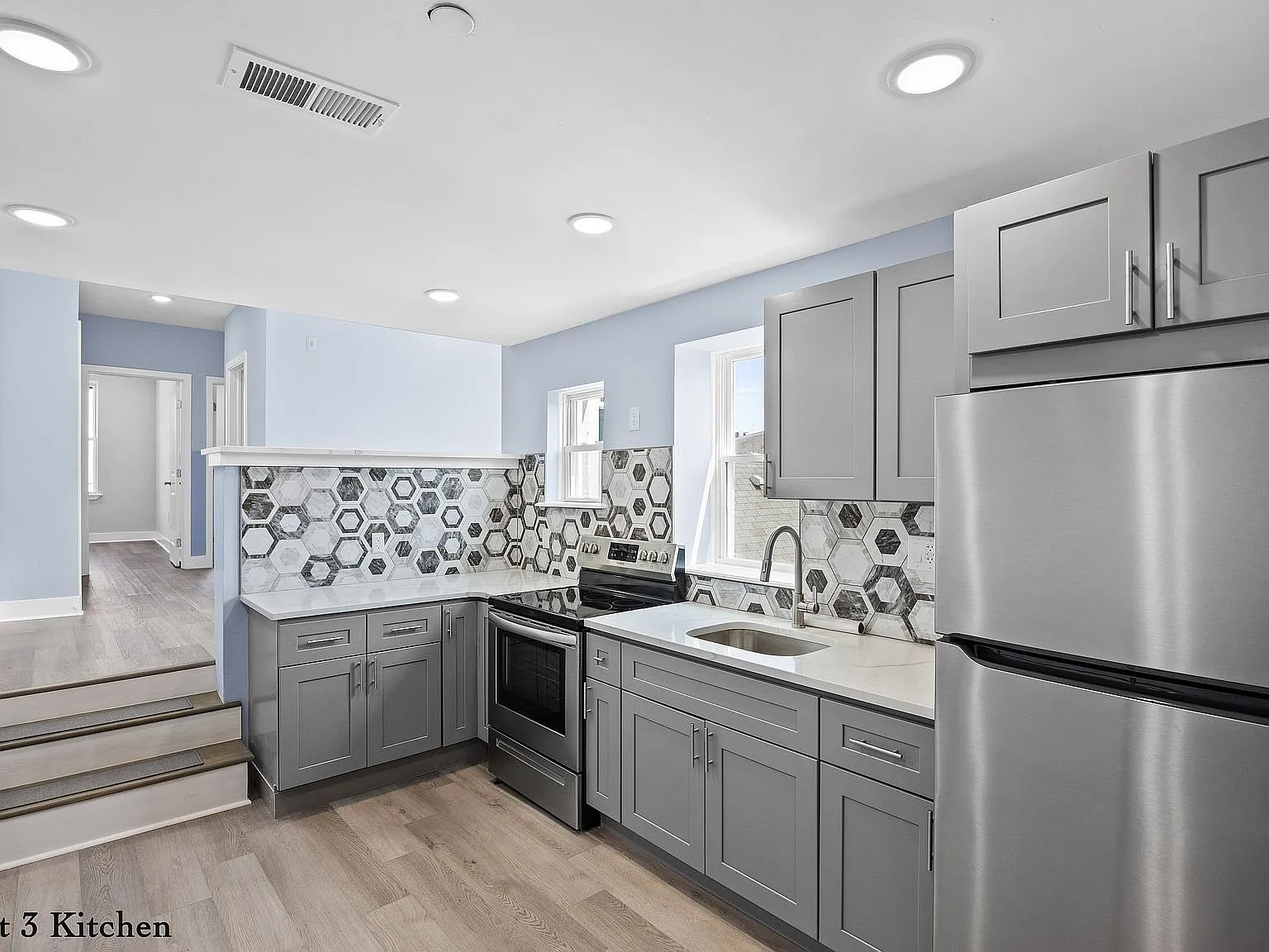 3-Bedroom, 2-Bath Apartment Just Blocks from Temple University — Photo 1