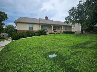 8909 Caenen Lake Rd, Lenexa, KS 66215