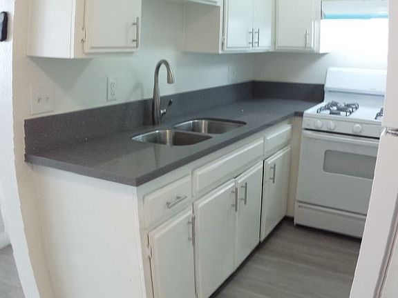 5th image of 229 S Normandie Ave APT 10