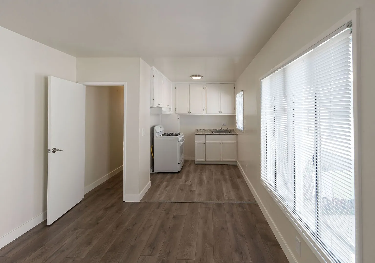 425 W Garfield Ave — Photo 2