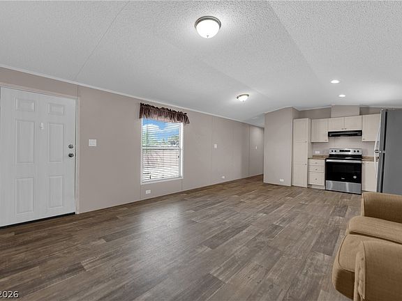 4th image of 5240 Los Pinos St