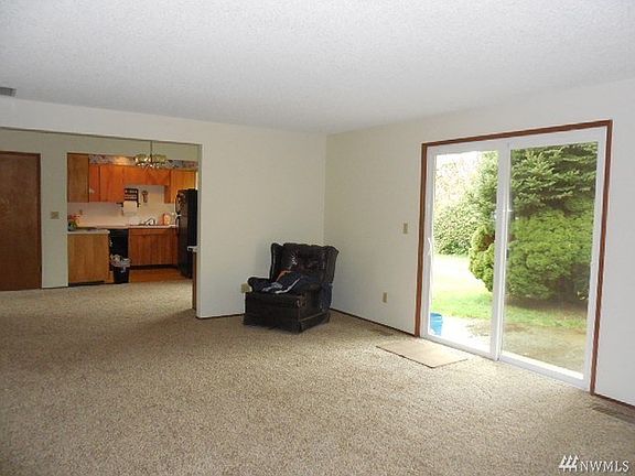 5th image of 240 Buland Dr