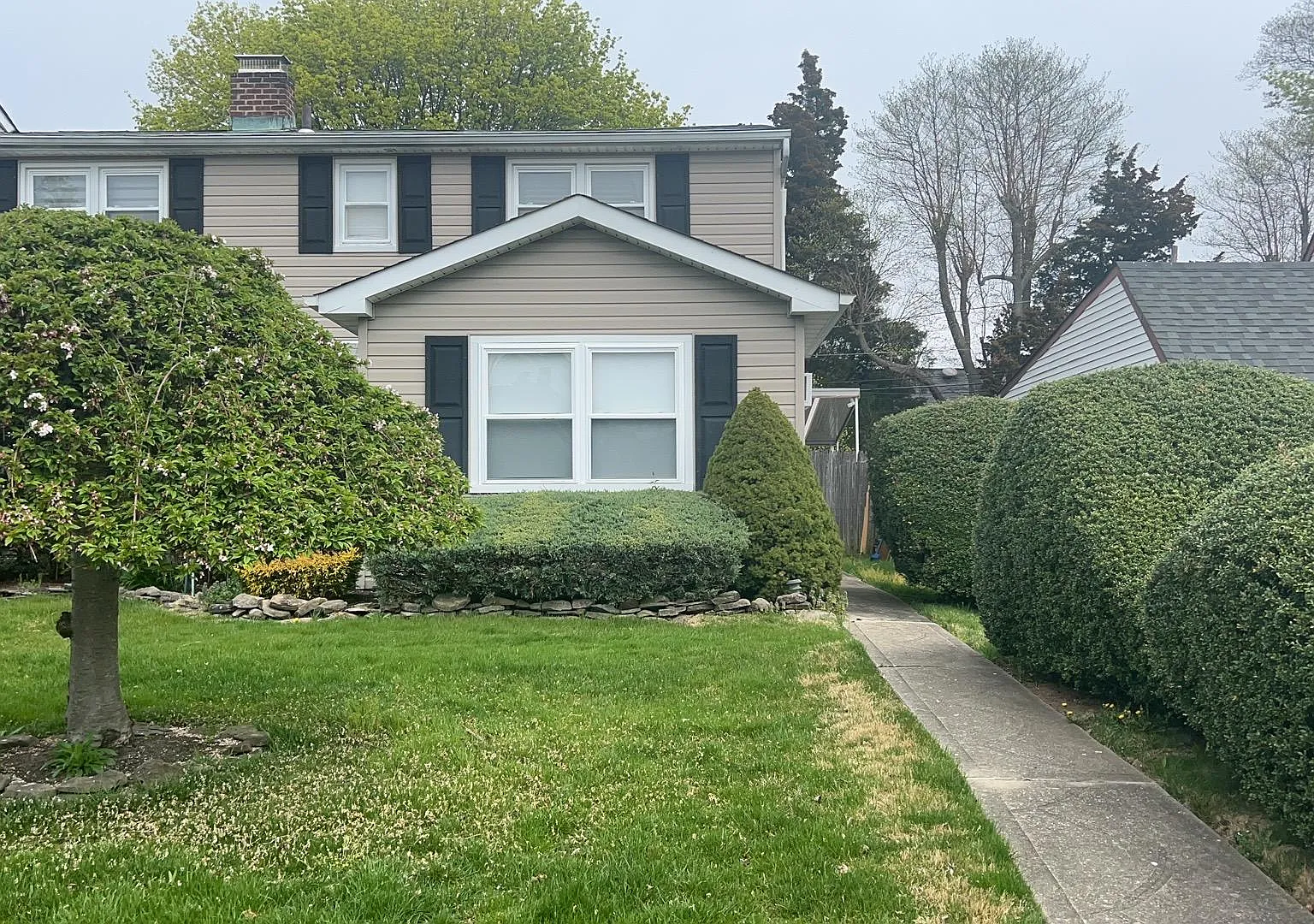 Tallow Ln, Levittown — Photo 1