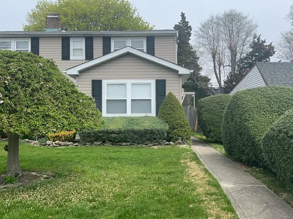 (undisclosed Address), Levittown, NY 11756