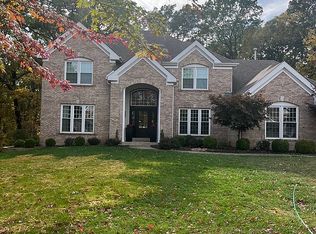 17627 Lisa Valley Ct, Chesterfield, MO 63005