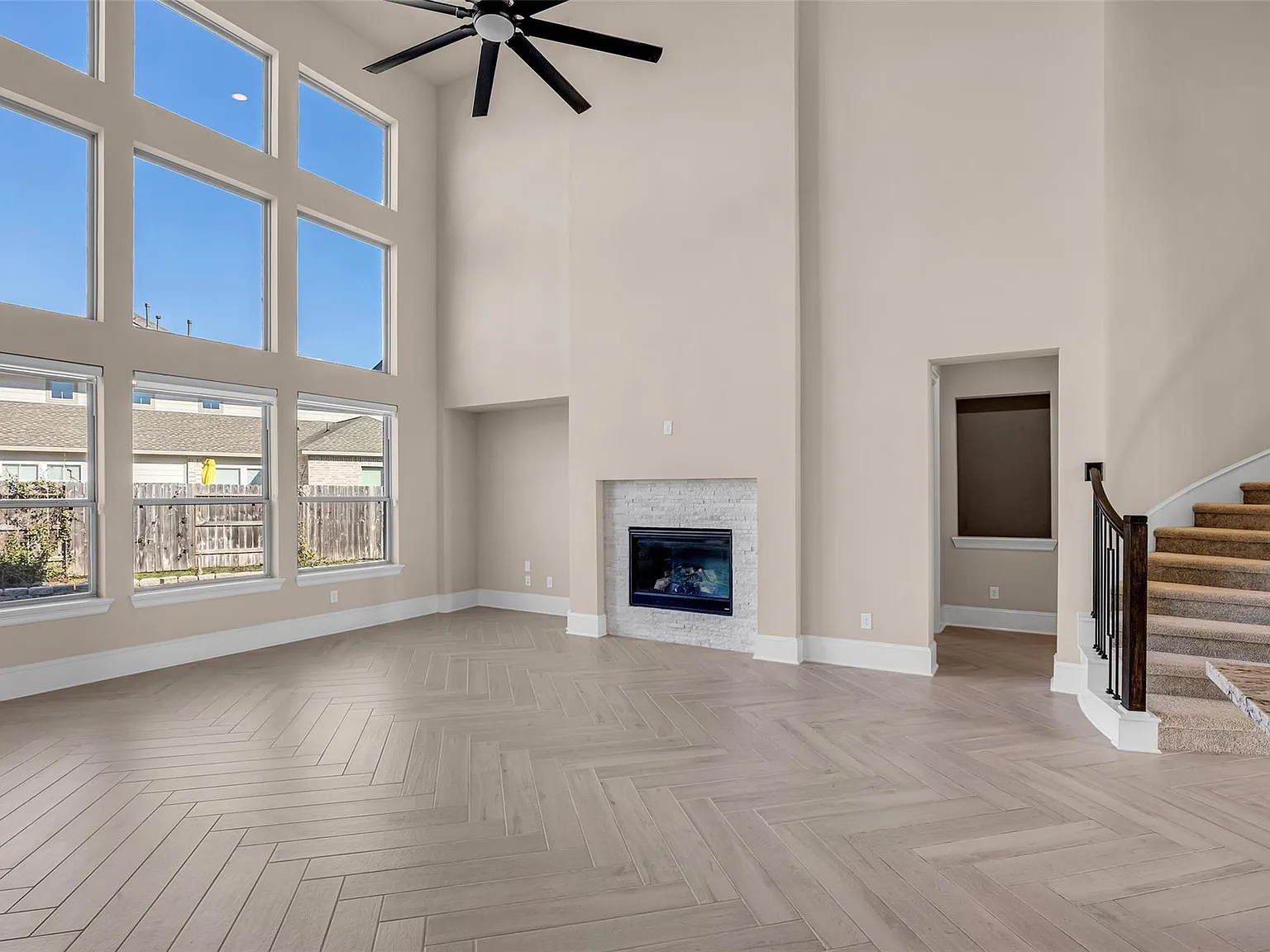 4 bed, 5.0 bath, 3841 sqft, $4,750 — Photo 4