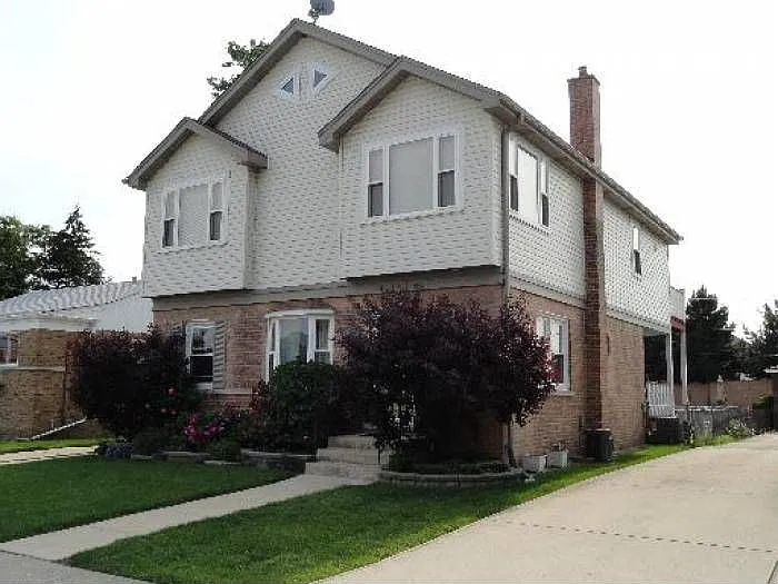 7258 N Meade Ave photo 1