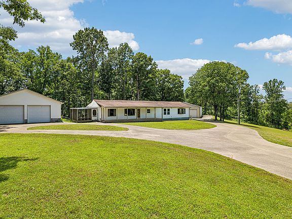 3rd image of 2076 Valley View Rd