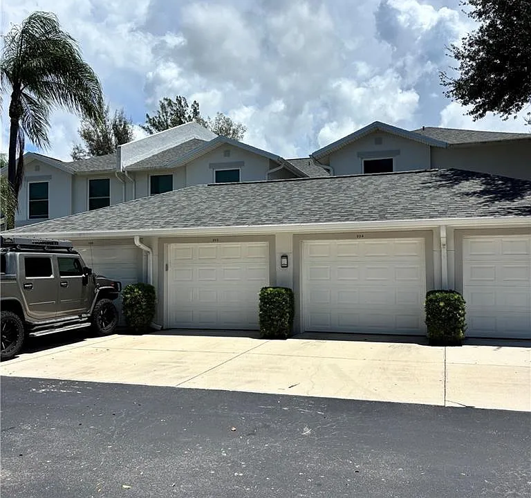1340 Charleston Square Dr #203