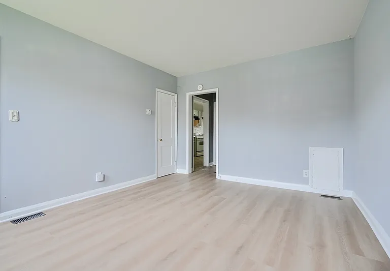 2976 Cornwall Rd #1 — Photo 5