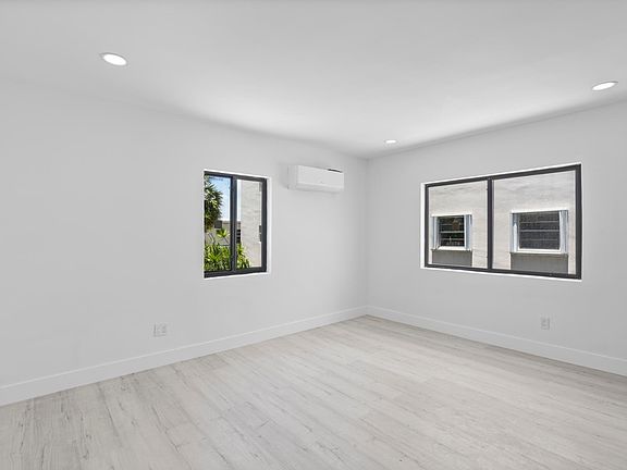 5th image of 7128 Indian Creek Dr APT 1
