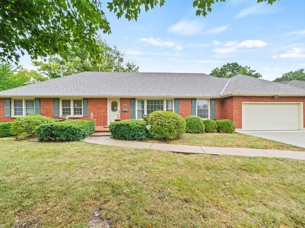 4326 S Cromwell Dr, Independence, MO 64055