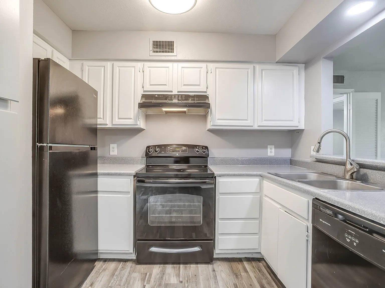 Foxfire Apartments — Photo 4