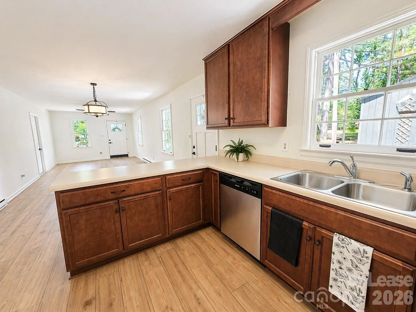 1 bed, 1.0 bath, 900 sqft, $1,850 — Photo 3