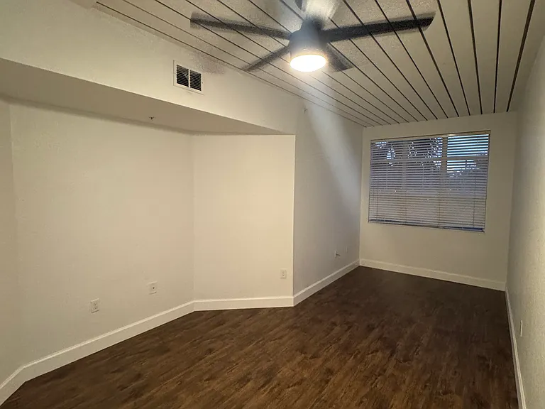 2320 W Azeele St #321 — Photo 11