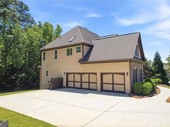 3rd image of 2811 Magnolia Creek Dr
