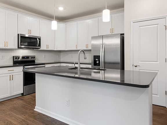 5th image of 531 Banbury Lane