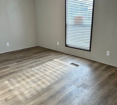 4th image of 3301 S Bryant Ave #100