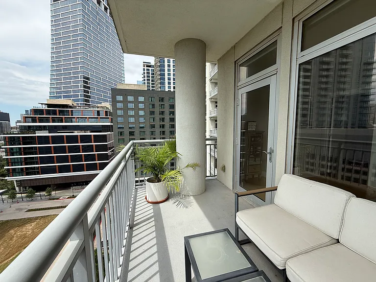 603 Davis St #1401 — Photo 8