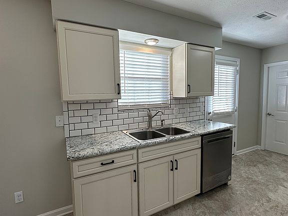 5th image of 112 Shamrock Ln APT 2