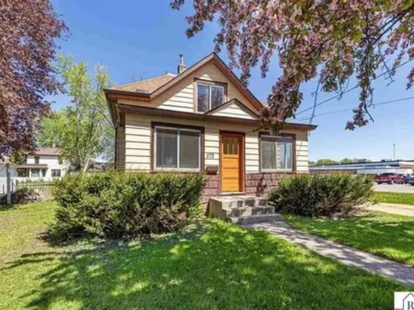 272 W Tyrone St, Le Center, MN 56057